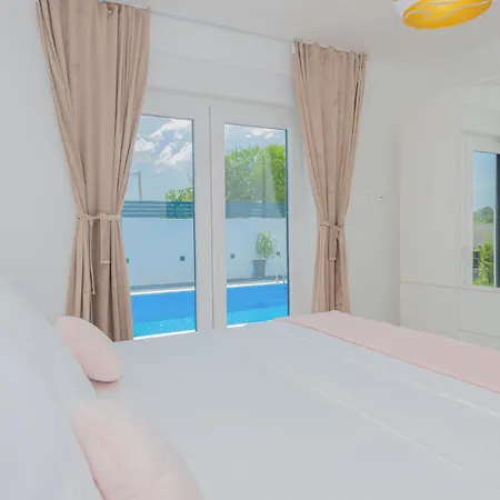 Villa Kristina - Makarska By Guide